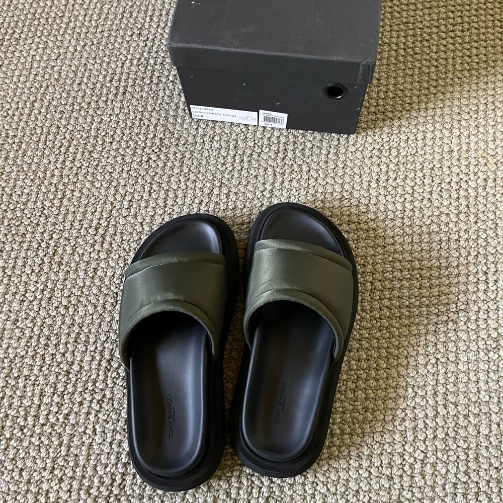 Brand new tony bianco sandals size 6